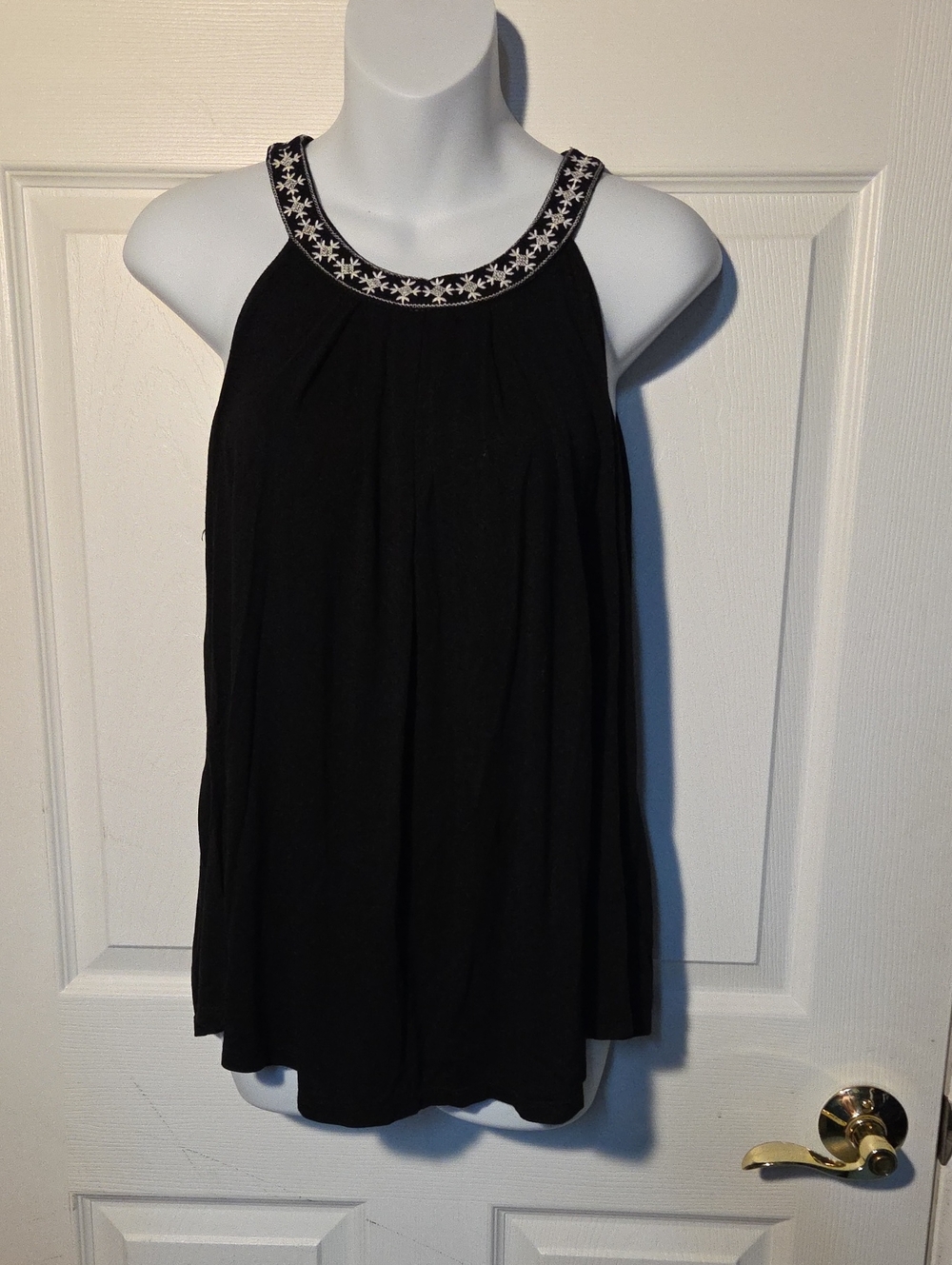 Cable & Gauge Black Halter Tank with White Embroidered Neckline Sz L ✨️5/$30